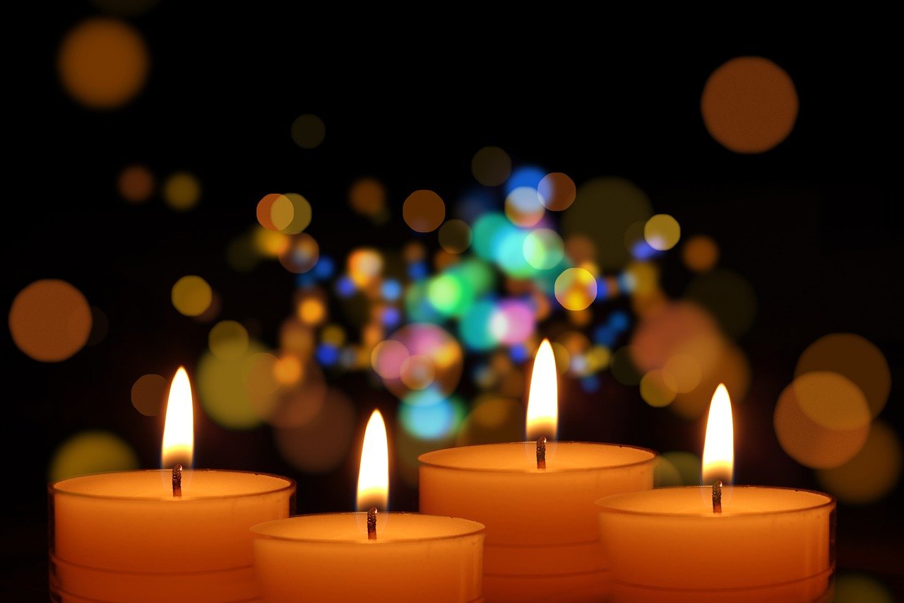 candles-6861859_1280